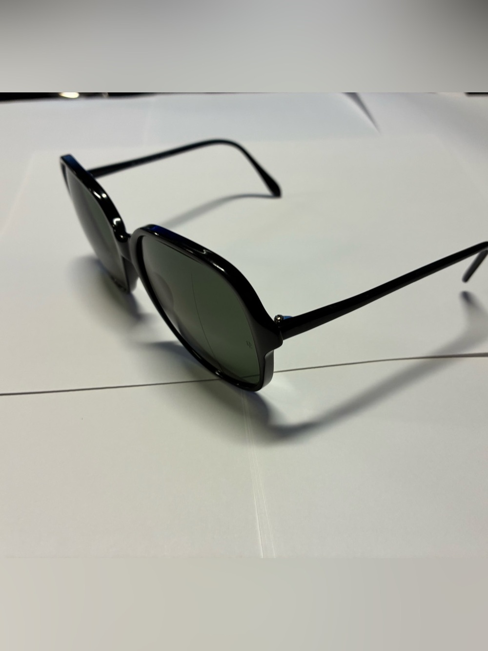 Ray-Ban Women's Black Frame with Dark Lenses Sunglasses made in France - Picture 6 of 12